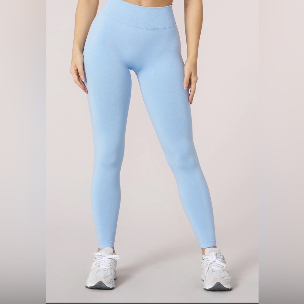 YoungLA Curve Seamless Leggings - Picture 3 of 7